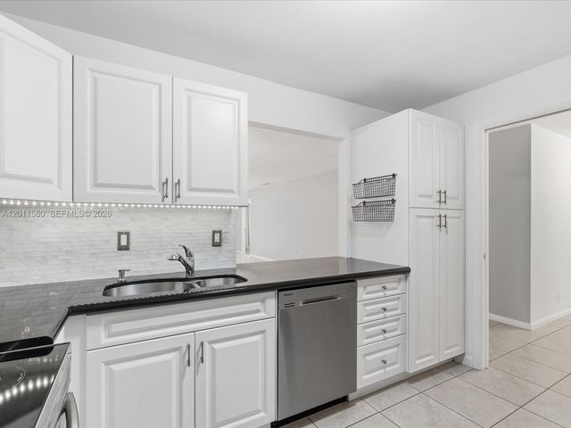 110 Dunwoody Ln 16-88, Hollywood, FL 33021