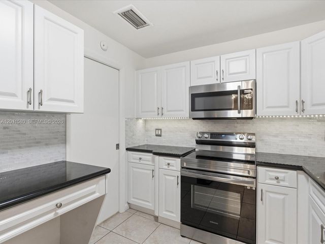 110 Dunwoody Ln 16-88, Hollywood, FL 33021