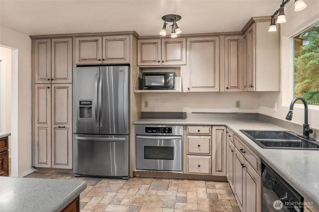 33500 PL SW 33rd, Federal Way, WA 98023