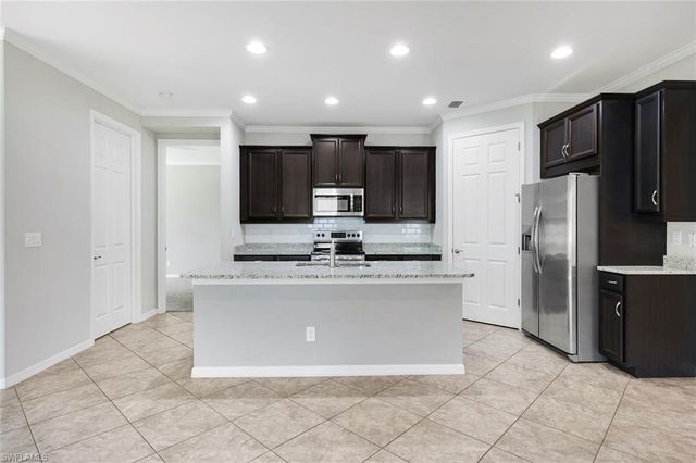 2899 Sunset Pointe CIR, Cape Coral, FL 33914