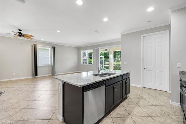 2899 Sunset Pointe CIR, Cape Coral, FL 33914