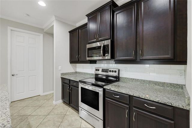 2899 Sunset Pointe CIR, Cape Coral, FL 33914