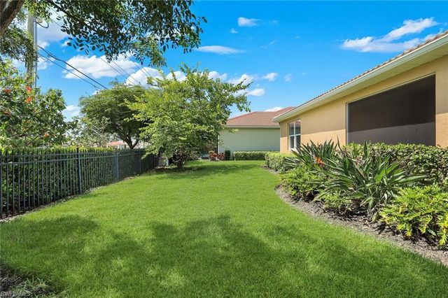 2899 Sunset Pointe CIR, Cape Coral, FL 33914