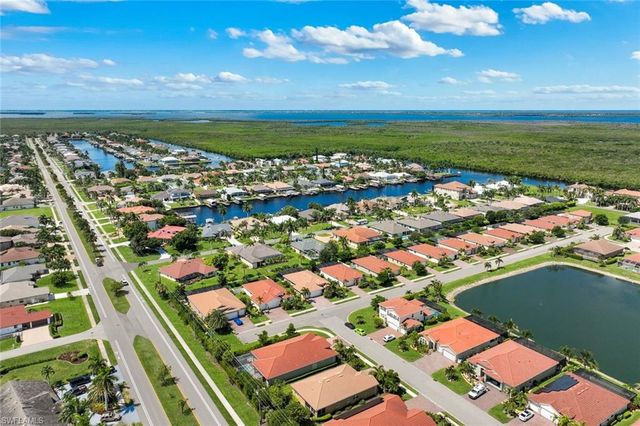 2899 Sunset Pointe CIR, Cape Coral, FL 33914