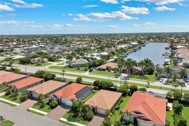 2899 Sunset Pointe CIR, Cape Coral, FL 33914