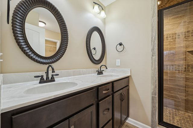 338 Chalet Cir, Clarksville, TN 37040