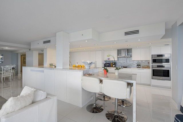 3560 S Ocean Boulevard Ph-1, South Palm Beach, FL 33480