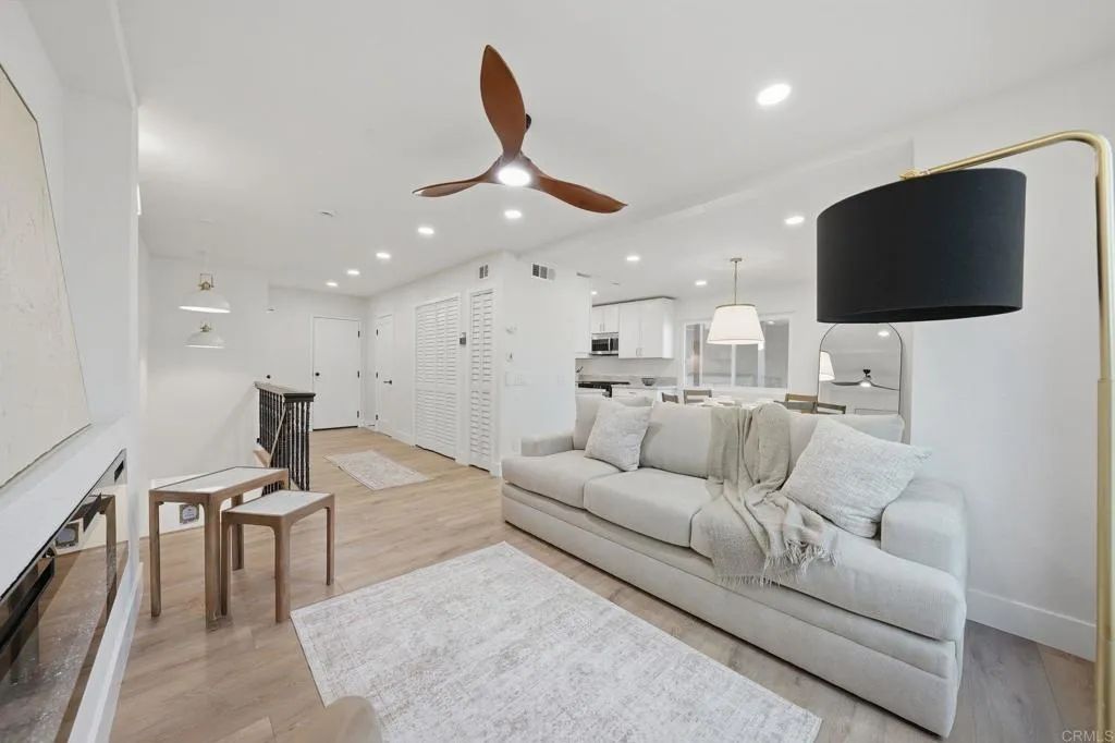 4210 Fiesta Way 3, Oceanside, CA 92057