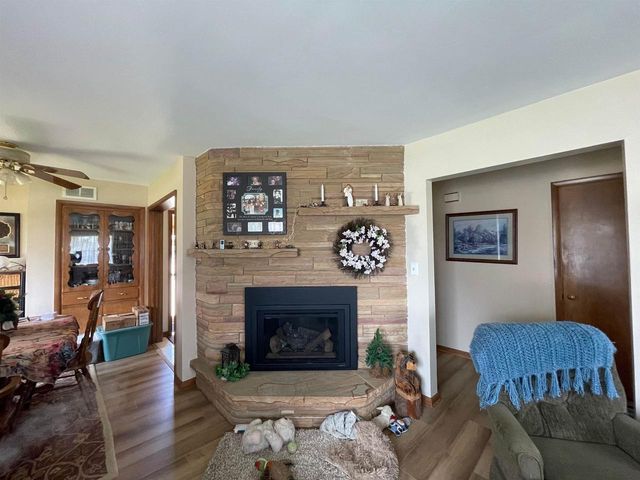 W240N6291 Maple Avenue, Sussex, WI 53089