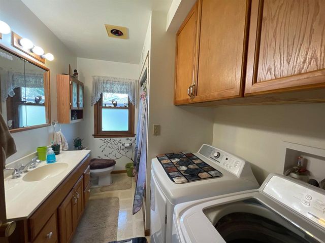 W240N6291 Maple Avenue, Sussex, WI 53089