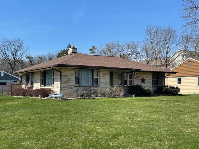 W240N6291 Maple Avenue, Sussex, WI 53089