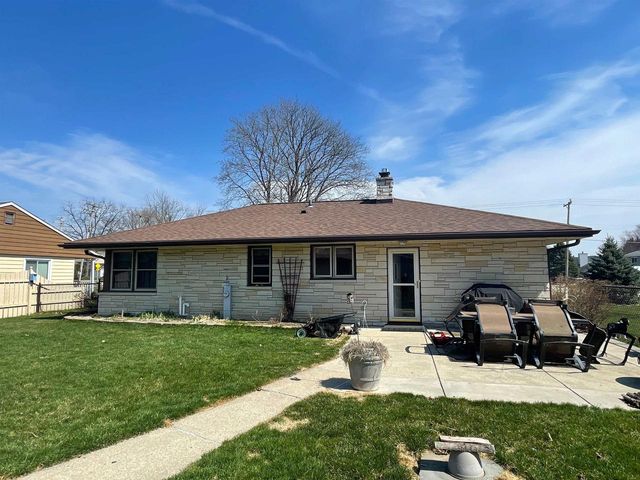 W240N6291 Maple Avenue, Sussex, WI 53089