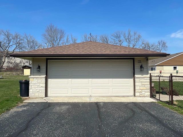 W240N6291 Maple Avenue, Sussex, WI 53089