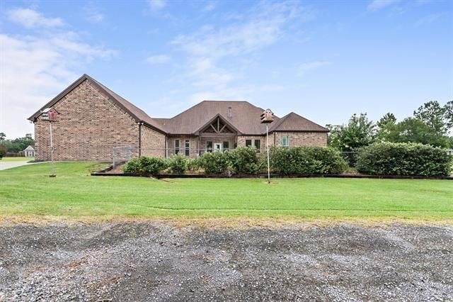 1830 Langham Forest Boulevard, Orange, TX 77630