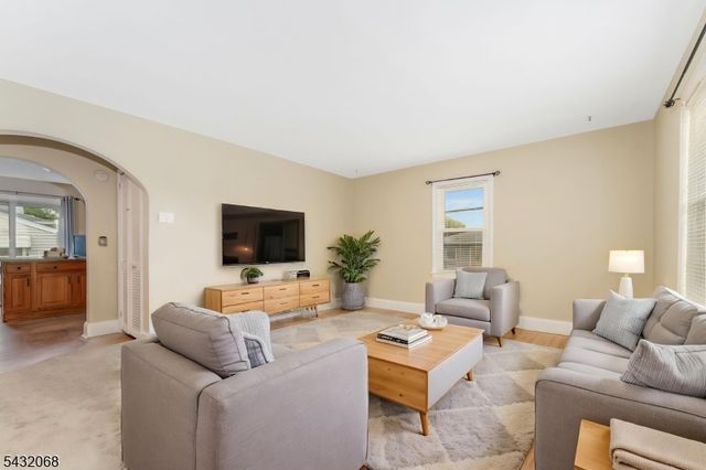 38 Eastern States Pkwy, Somerville Boro, NJ 08876
