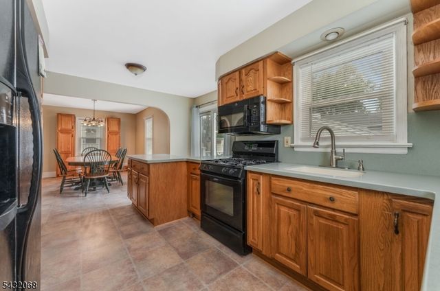 38 Eastern States Pkwy, Somerville Boro, NJ 08876