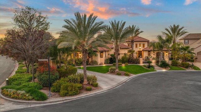 12392 N Via Tuscania Avenue, Clovis, CA 93619