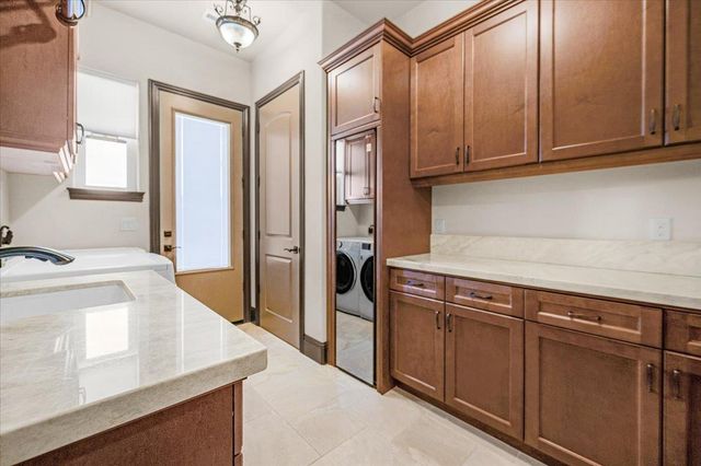 12392 N Via Tuscania Avenue, Clovis, CA 93619