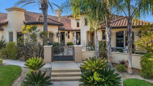 12392 N Via Tuscania Avenue, Clovis, CA 93619