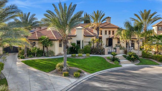 12392 N Via Tuscania Avenue, Clovis, CA 93619