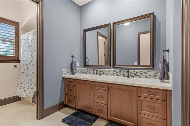 12392 N Via Tuscania Avenue, Clovis, CA 93619