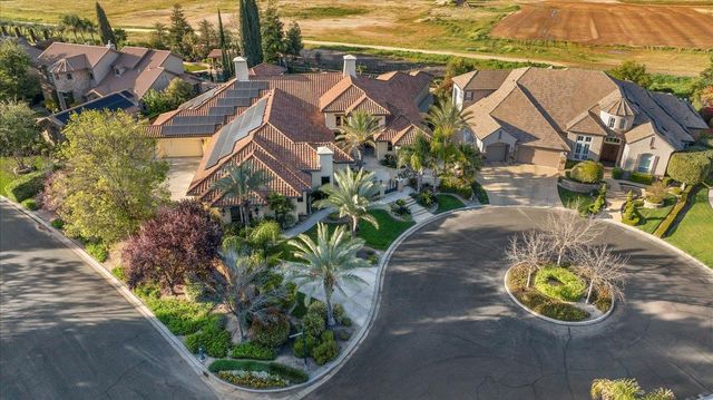 12392 N Via Tuscania Avenue, Clovis, CA 93619