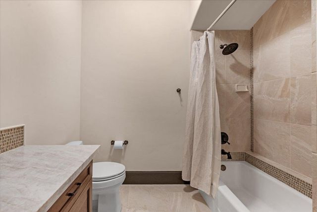 12392 N Via Tuscania Avenue, Clovis, CA 93619