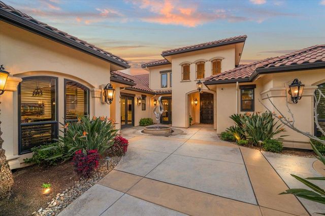 12392 N Via Tuscania Avenue, Clovis, CA 93619