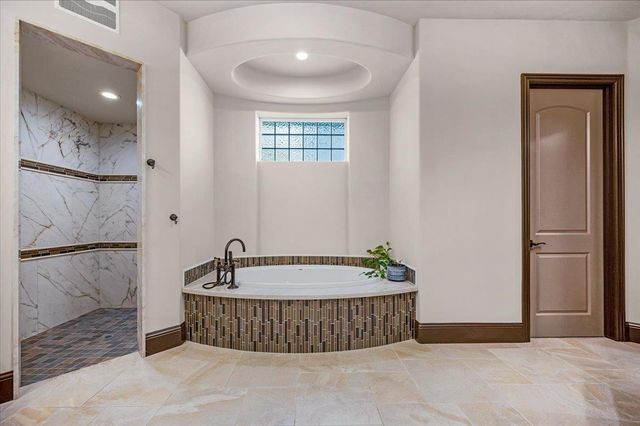 12392 N Via Tuscania Avenue, Clovis, CA 93619