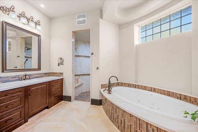 12392 N Via Tuscania Avenue, Clovis, CA 93619