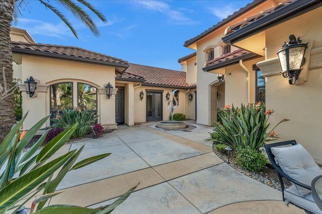 12392 N Via Tuscania Avenue, Clovis, CA 93619