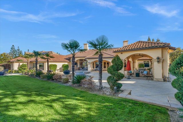 12392 N Via Tuscania Avenue, Clovis, CA 93619