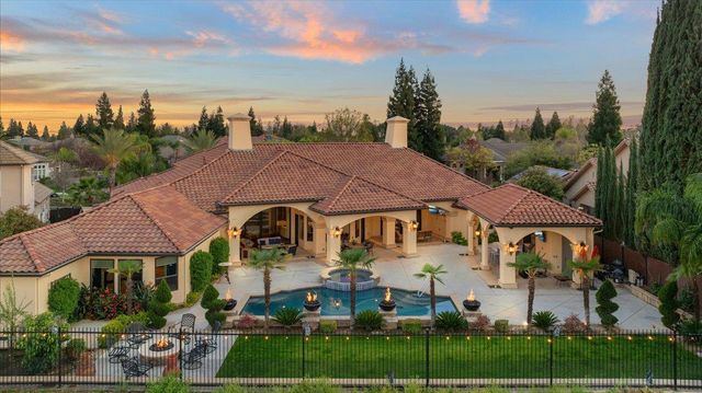 12392 N Via Tuscania Avenue, Clovis, CA 93619