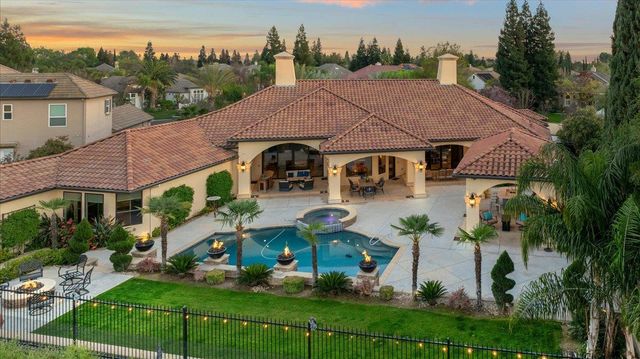 12392 N Via Tuscania Avenue, Clovis, CA 93619