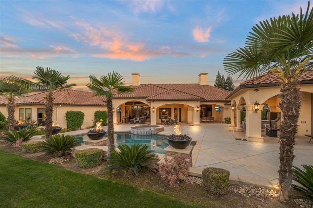 12392 N Via Tuscania Avenue, Clovis, CA 93619