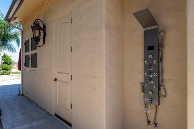 12392 N Via Tuscania Avenue, Clovis, CA 93619