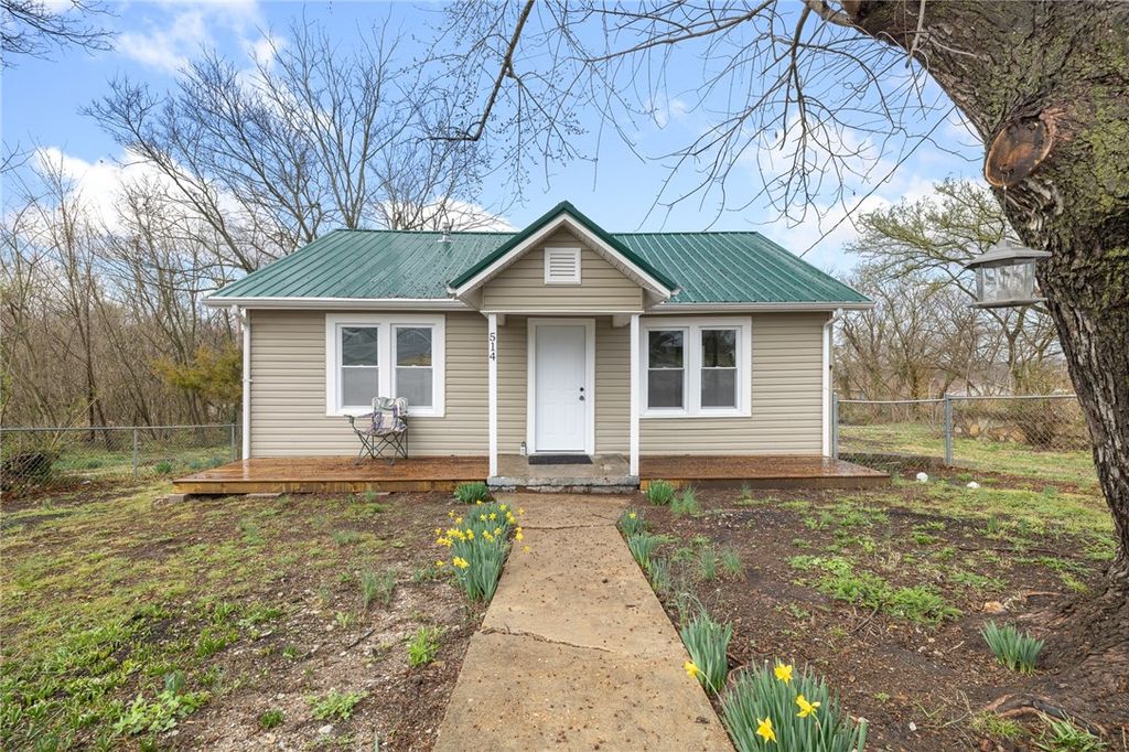 514 S Locust Street, Harrison, AR 72601