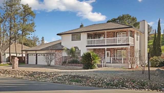 445 La Contenta Way, Valley Springs, CA 95252