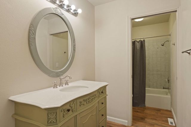 445 La Contenta Way, Valley Springs, CA 95252