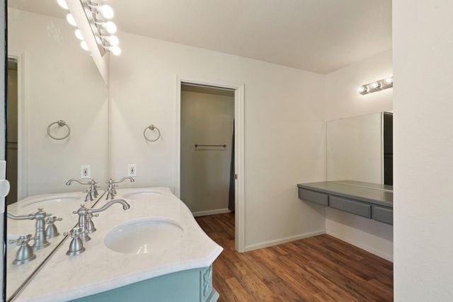 445 La Contenta Way, Valley Springs, CA 95252