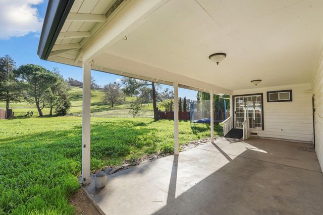 445 La Contenta Way, Valley Springs, CA 95252