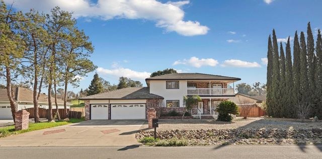 445 La Contenta Way, Valley Springs, CA 95252