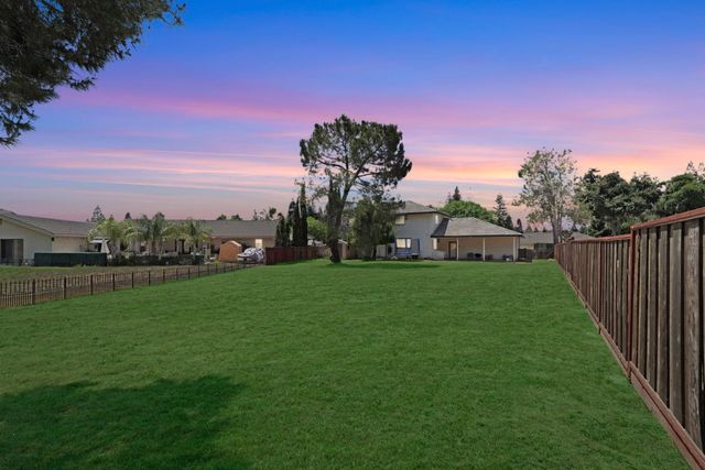 445 La Contenta Way, Valley Springs, CA 95252