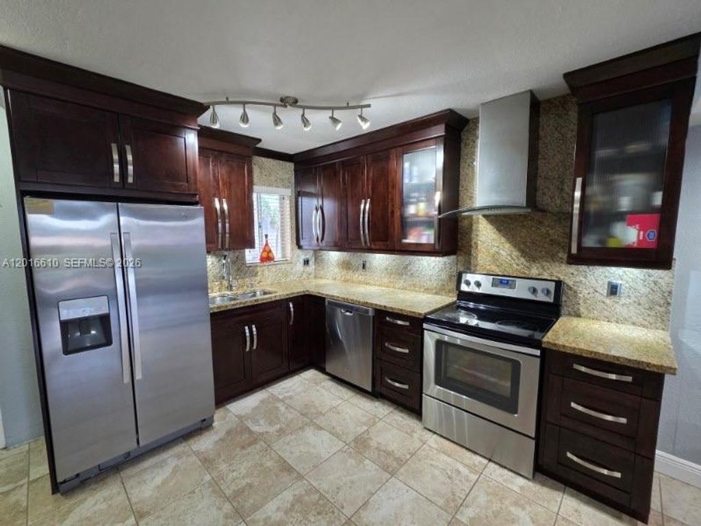 2680 W 76th St 211, Hialeah, FL 33016