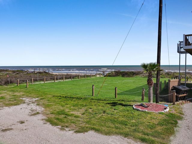 772 Bolivar Dunes Boulevard, Gilchrist, TX 77617