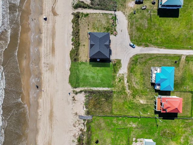 772 Bolivar Dunes Boulevard, Gilchrist, TX 77617
