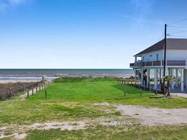 772 Bolivar Dunes Boulevard, Gilchrist, TX 77617