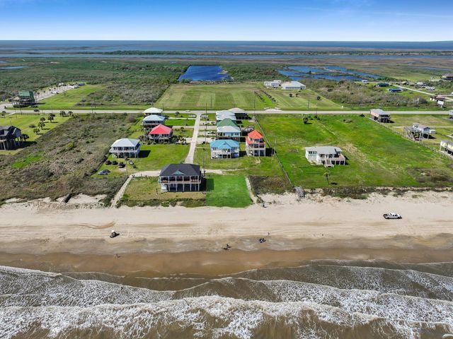 772 Bolivar Dunes Boulevard, Gilchrist, TX 77617