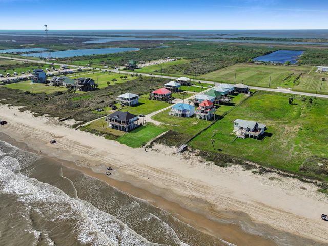 772 Bolivar Dunes Boulevard, Gilchrist, TX 77617