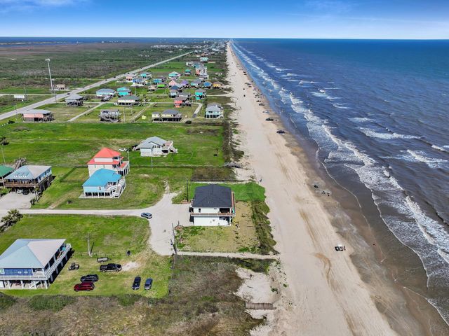 772 Bolivar Dunes Boulevard, Gilchrist, TX 77617